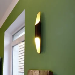 Apodis LED-væglampe, sort/guld, højde 50 cm, metal dæmpbar