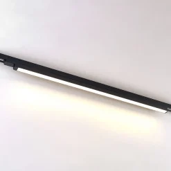 Arcchio LED-skinnelampe Harlow, sort, 109 cm, 3.000K