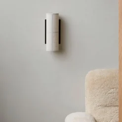 Audo Hashira LED-væglampe med stik, natur