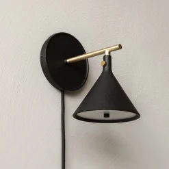 Audo LED-væglampe Cast, sort, IP44, dæmper, stik