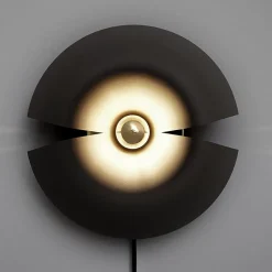 AYTM Cycnus væglampe, sort, Ø 30 cm, stik, aluminium, E27