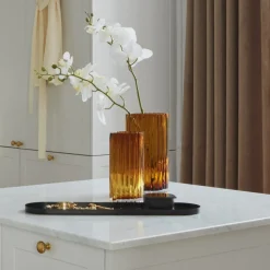 AYTM Folium-vase, højde 20 cm, ravfarvet, glas