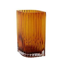 AYTM Folium-vase, højde 25 cm, ravfarvet, glas