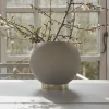 AYTM Globe urtepotte, Ø 17 cm, gråbrun, aluminium, stål