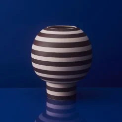 AYTM Varia-vase, rød, Ø 18 cm, højde 21 cm, keramik