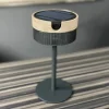 Bateak LED solcellebordlampe, sort / teakgrå, 2.700 K