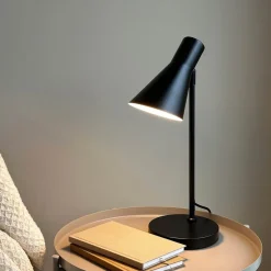 Dyberg Larsen bordlampe DL12, sort, højde 44,5 cm, metal