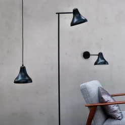 Dyberg Larsen gulvlampe Tokyo, sort, højde 155 cm, metal