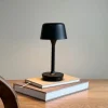 Dyberg Larsen LED-bordlampe Flow, sort, højde 25 cm
