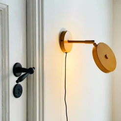 Dyberg Larsen LED-væglampe Starlight, gul, Ø 14 cm dæmpbar
