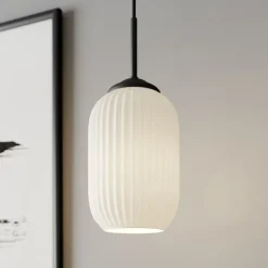 Dyberg Larsen Riflet pendellampe i glas, Ø 14 cm