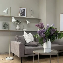 Dyberg Larsen Sleep gulvlampe, kridhvid, højde 165 cm, stål