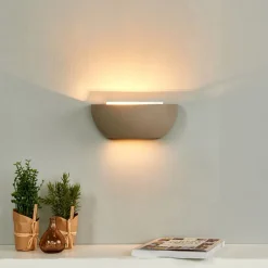 Elegant væglampe Renata af beton