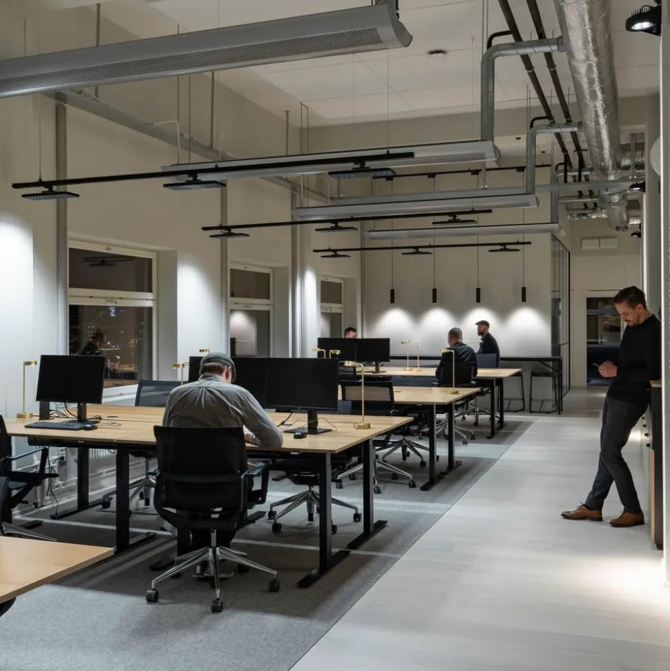 ERCO Jilly 230 V BT 15 W extra wide 840 sort/sort
