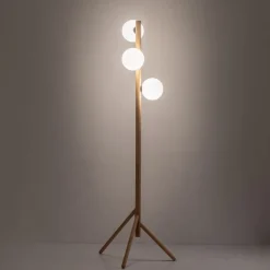 Estera gulvlampe, opalglas, træramme, 132 cm, 3 lyskilder