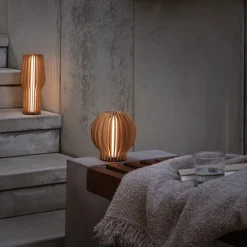 Eva Solo LED-bordlampe Radiant, lyst træ, Ø 14 cm, USB