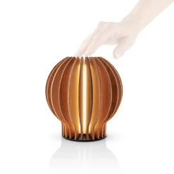 Eva Solo LED-bordlampe Radiant, lyst træ, Ø 14 cm, USB