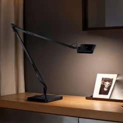 FLOS Kelvin LED-bordlampe i sort