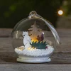Forest Friends LED-glaskugle, isbjørn med træ