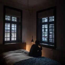 Foscarini Aplomb Mini pendellampe af beton, grå