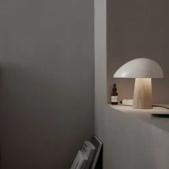 FRITZ HANSEN Night Owl bordlampe, røghvid/ask