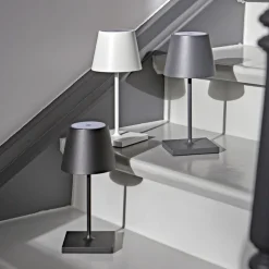 Genopladelig LED-bordlampe Nuindie mini, USB-C, sort, IP54, dæmpbar.