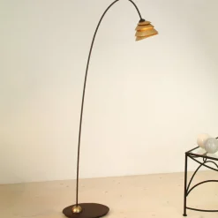 Graciøs SNAIL gulvlampe med 1 lys, jern brun og gu