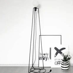 GRUPA Model M3 LED-gulvlampe sort kabel sort