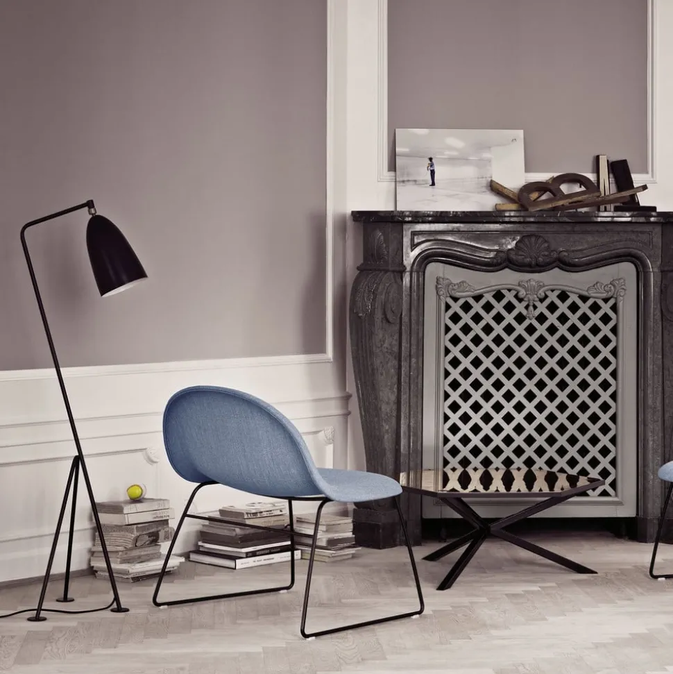 GUBI Gräshoppa trefods gulvlampe, sort