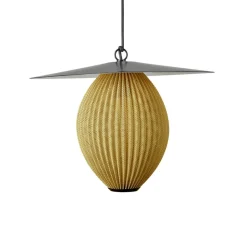 GUBI Satellite udendørs pendel, 45x27 cm, sort/sennepsguld