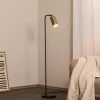 Gulvlampe Emek 4081, sort, skærm i antik guld