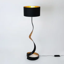 Gulvlampe Vortice, sort/guld, højde 157 cm, jern