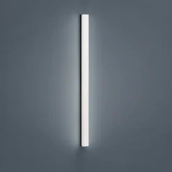 Helestra Lado LED-spejllampe, sort, 90 cm
