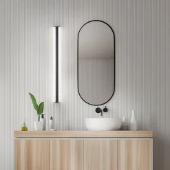 Helestra LED-spejllampe LOOM, længde 90 cm, sort, IP44