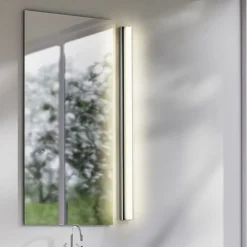 Helestra LED-spejllampe LOOM 2, længde 90 cm, IP44, CCT
