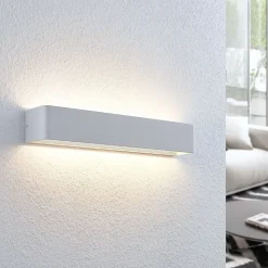 Hyggelig belysning med LED væglampe Lonisa