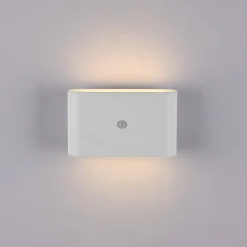 JUST LIGHT. LED-batteridrevet væglampe Ziddy, hvid, sensor 3.000 K