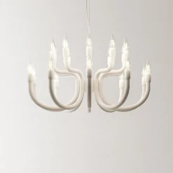 Karman Snoob lysekrone, hvid, Ø 73 cm, aluminium, 20-lys.