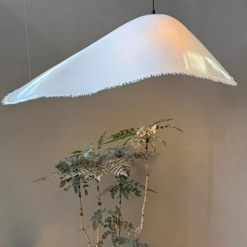 Karman udendørs hængelampe Moby Dick, længde 150 cm, glasfiber
