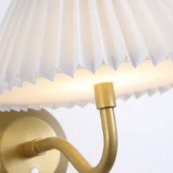 LED-akku-væglampe DANISH, udhæng 25 cm guldfarvet metal