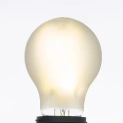 LED-filamentpære, mat, E27, 3,8W, 3000K, 806 lm