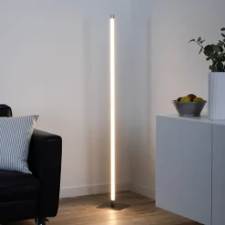 LED-gulvlampe Bella, lige, firkantet base, stål