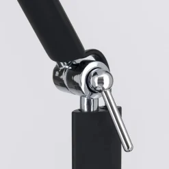 LED-gulvlampe Ringo, sort, metal, justerbar, dæmpbar