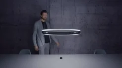LED-hængelampe PURE E-Loop, eg/sort perle, Ø 70 cm aluminium, CCT