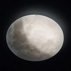 LED-loftlampe Lunar med fjernbetjening 60cm