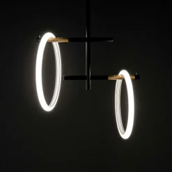 LED-loftlampe Ulaop, to ringe, sort