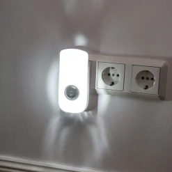 LED-natlampe Nox med sensor