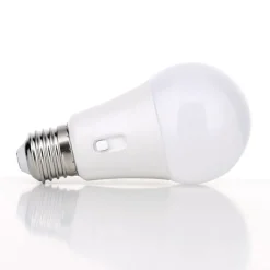 LED-pære E27, 7,3 W, CCT, opal, 806 lm, dæmpbar