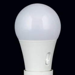 LED-pære E27, 7,3 W, CCT, opal, 806 lm, dæmpbar