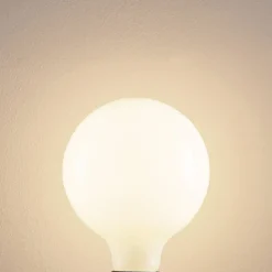LED-pære E27 6W 2.700K G125 Globe, dæmpbar, opal